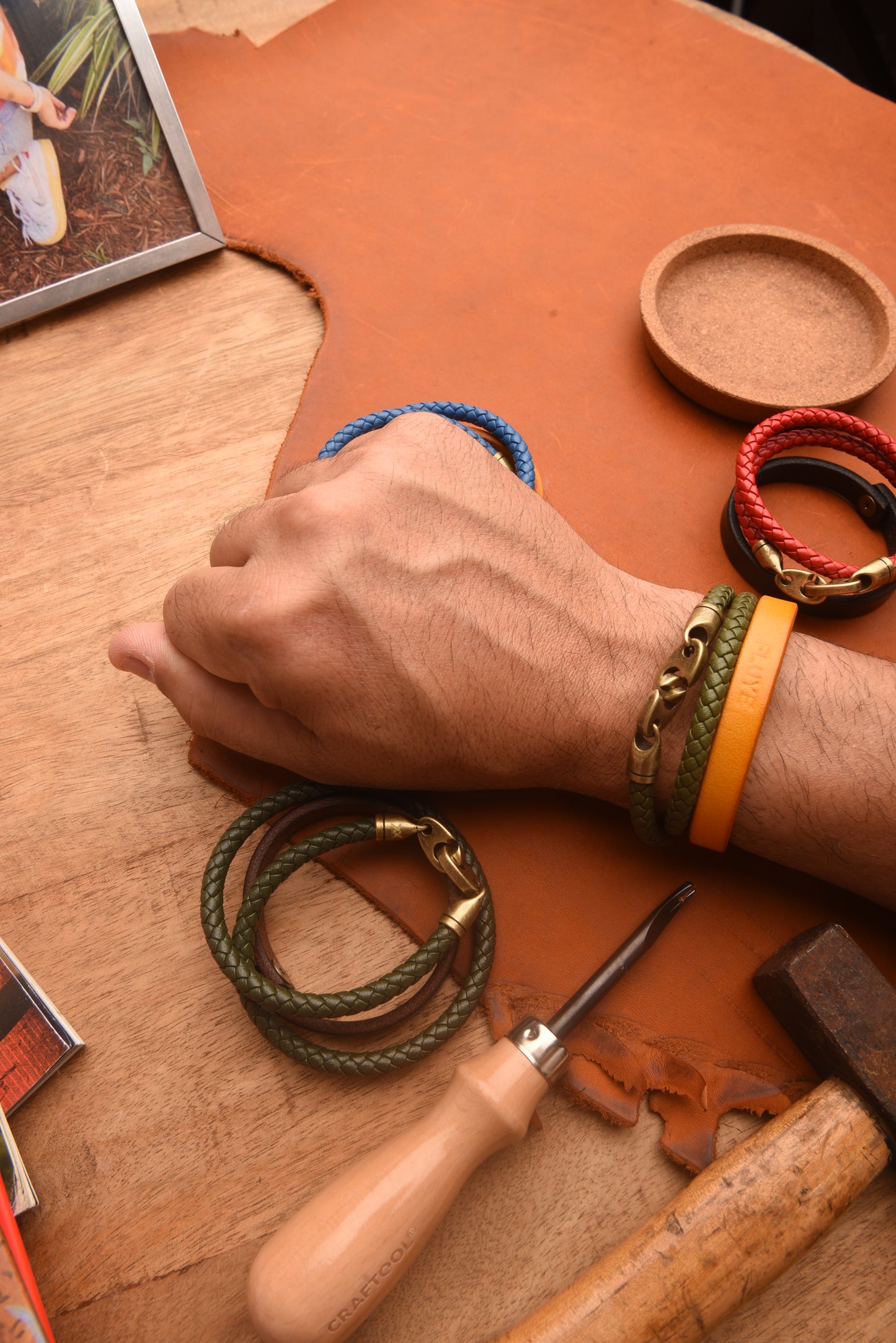 XX Brazalete Piel pulida Orange con broche de bronce