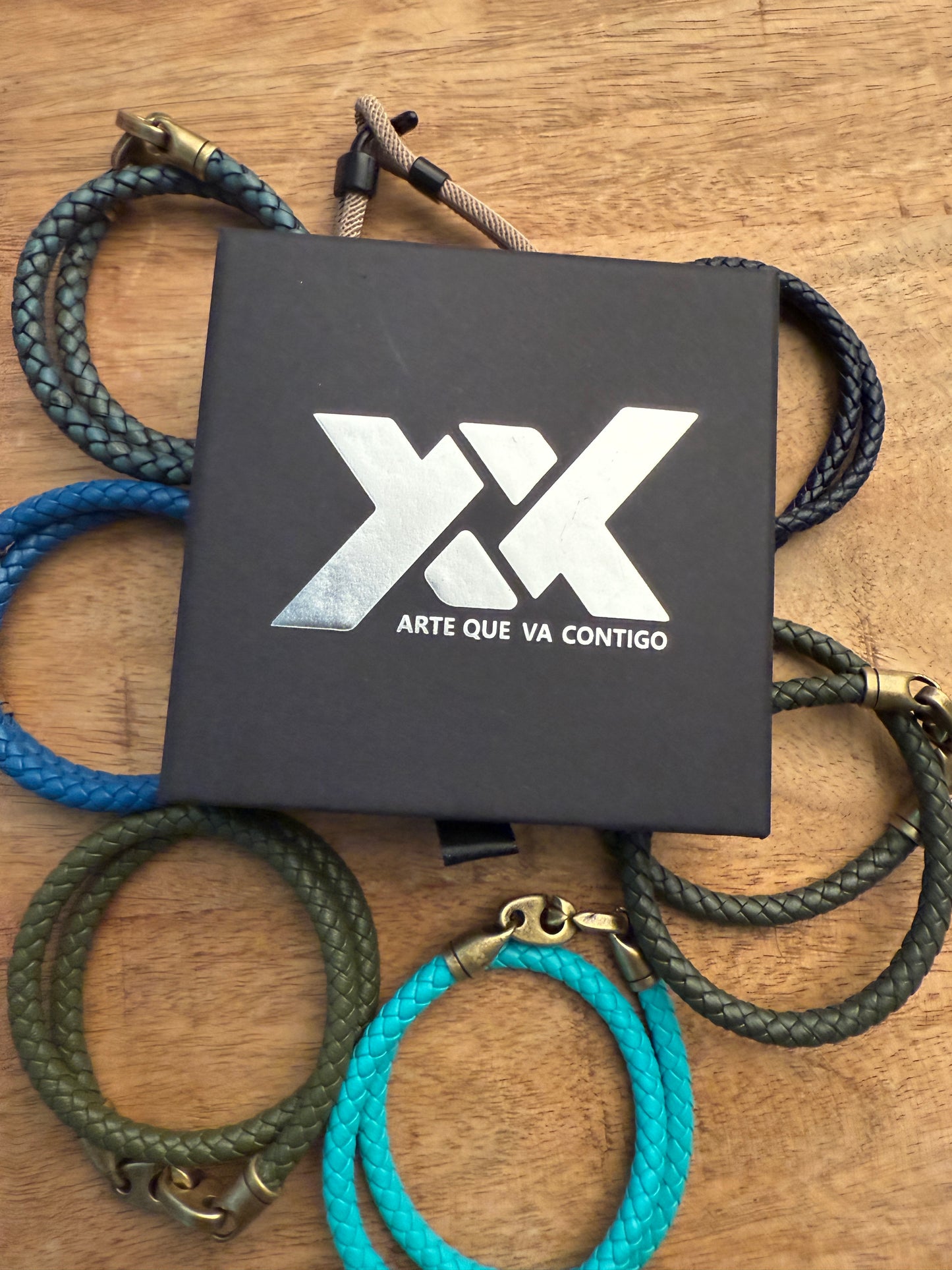 XX Brazalete color XX Misterio en Piel con broche _pieza sorpresa_